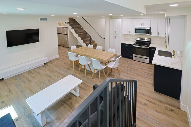 Foto del edificio - 1426 W 27th St