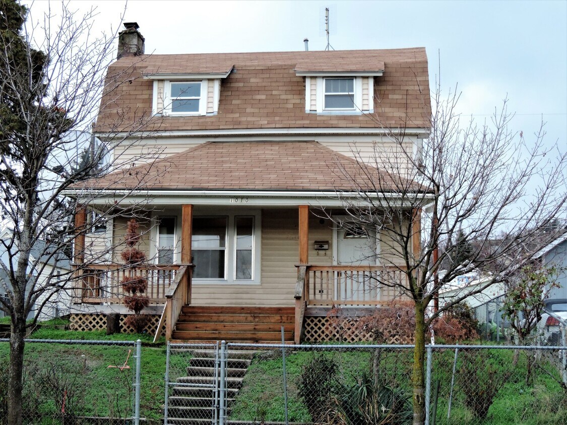 1010 E 8th St Unit C, The Dalles, OR 97058 Room for Rent in The