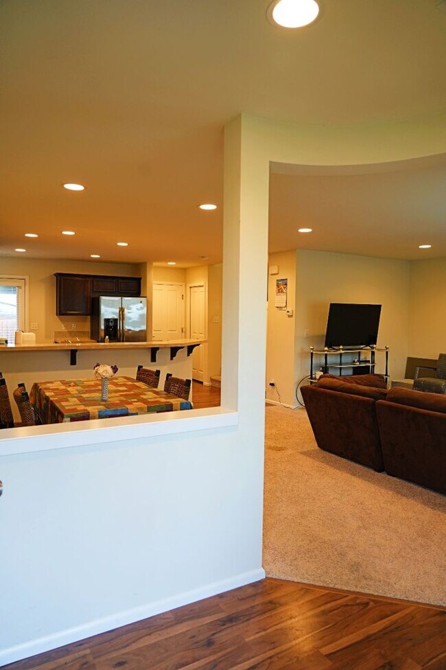 Foto del edificio - Lovely 3 bedroom 2.5 bath + office space i...