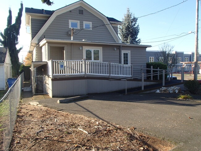 Foto del edificio - 2800 E Evergreen Blvd