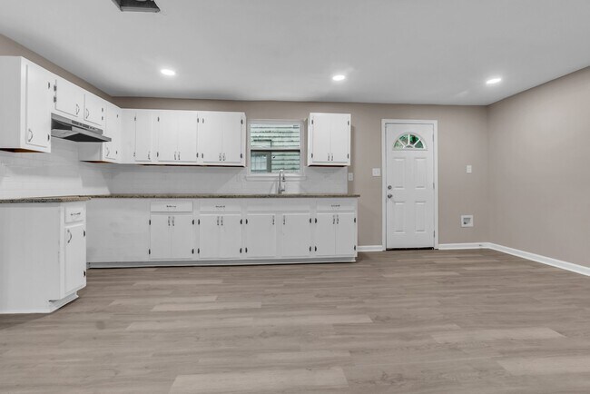Foto del edificio - 1577 S Highland St