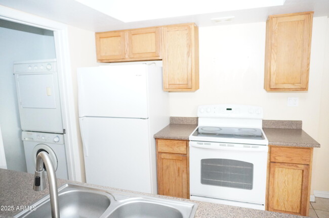Foto del edificio - 4417 E Riverside St