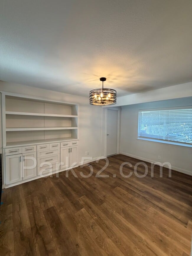 Building Photo - Newly Remodeled 3 Bedroom Duplex