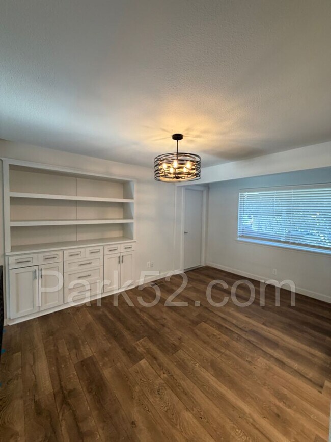 Foto del edificio - Newly Remodeled 3 Bedroom Duplex