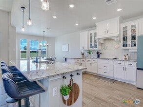 Building Photo - 1701 Meadow Crest