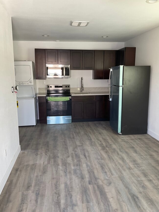 Building Photo - 1487 Claremont Pl