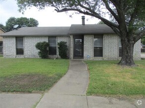 Building Photo - 1402 Coffeyville Trail