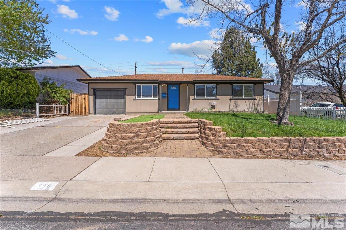 Foto principal - 990 Akard Dr