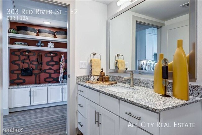 Building Photo - 303 Red River St