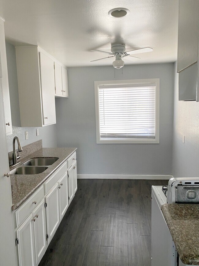 Foto del edificio - 12648 Paddison Ave