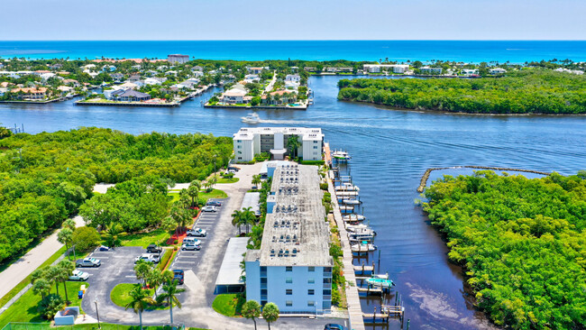 Foto del edificio - 689 NE 6th Ct