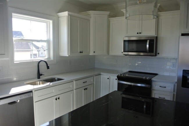 Building Photo - 388 Olympia Ct