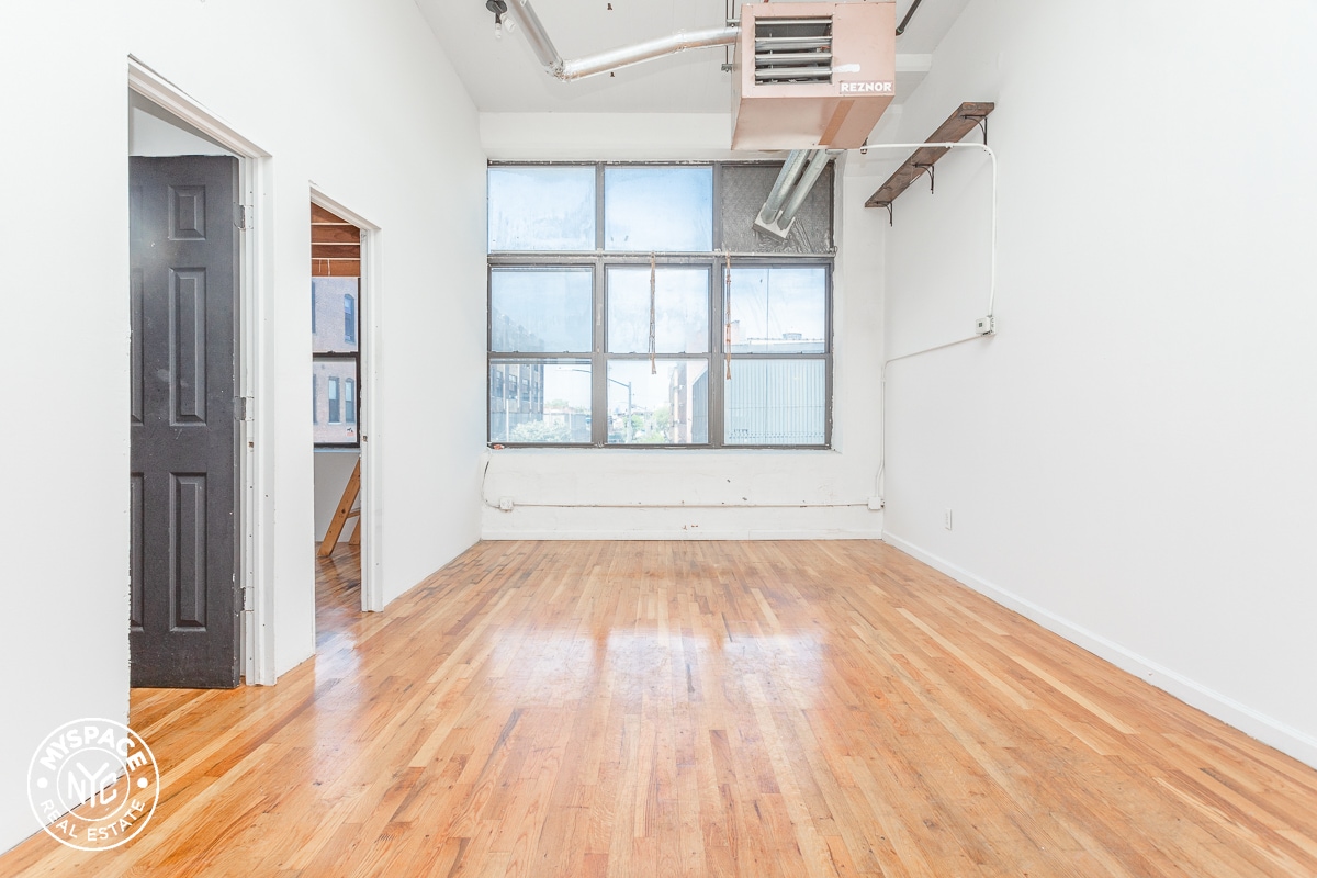 Primary Photo - 210 Cook St