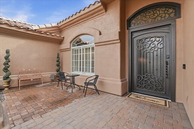 Building Photo - 1909 E Coral Tree Dr