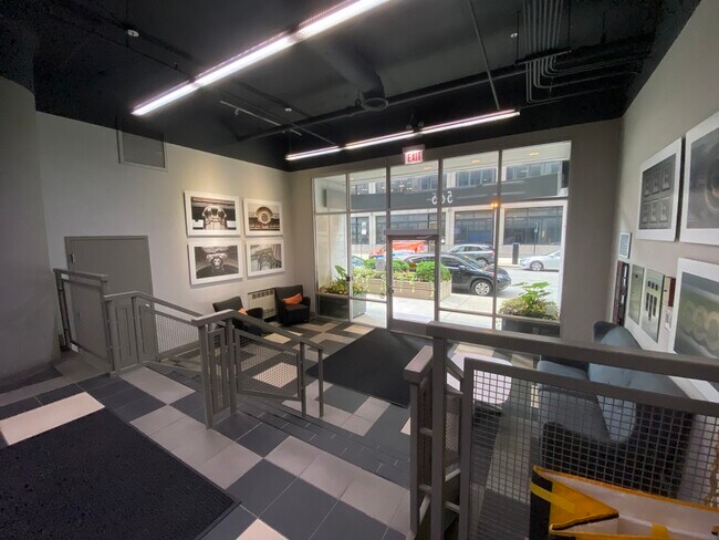 Foto del edificio - 565 W Quincy St