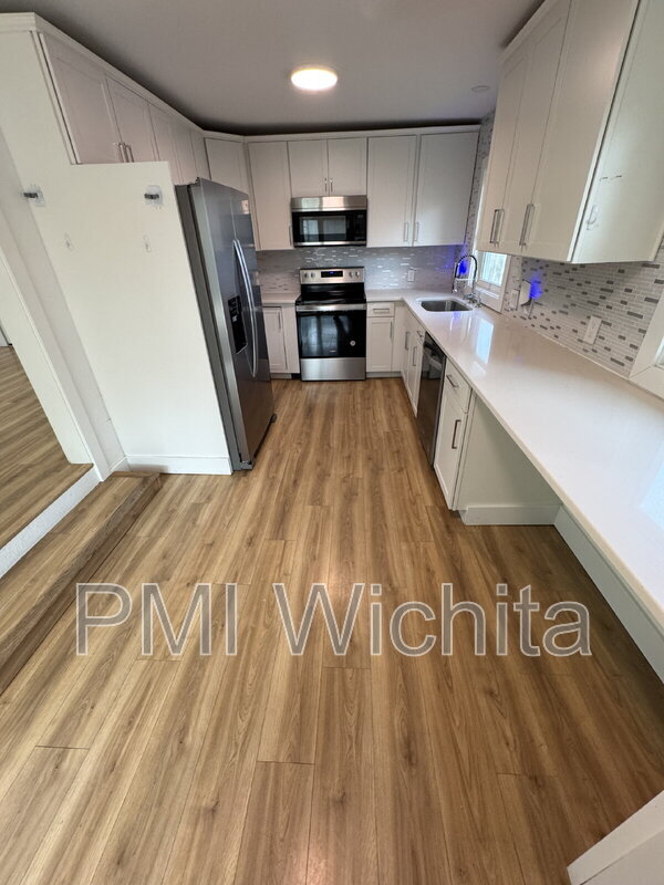 Building Photo - 1014 S Rosalie Ave