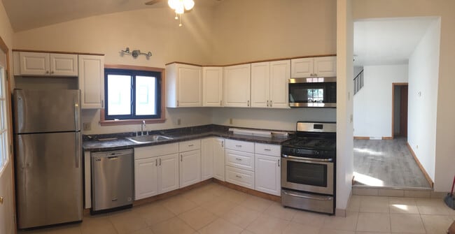 Photo - 1000 Evergreen Ave Apartment