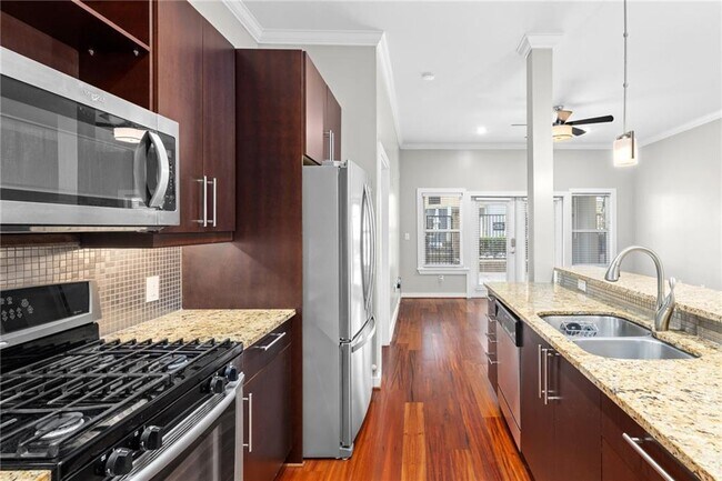 Foto del edificio - 870 Inman Vlg Pkwy NE