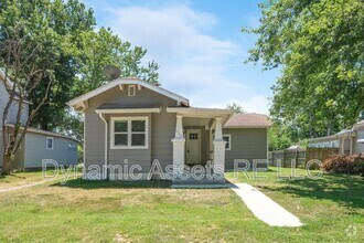 Building Photo - 208 E Park St