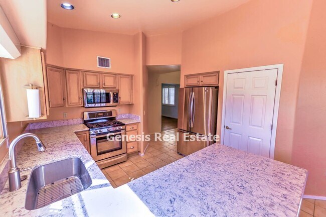 Building Photo - 10691 E Northern Crest Dr