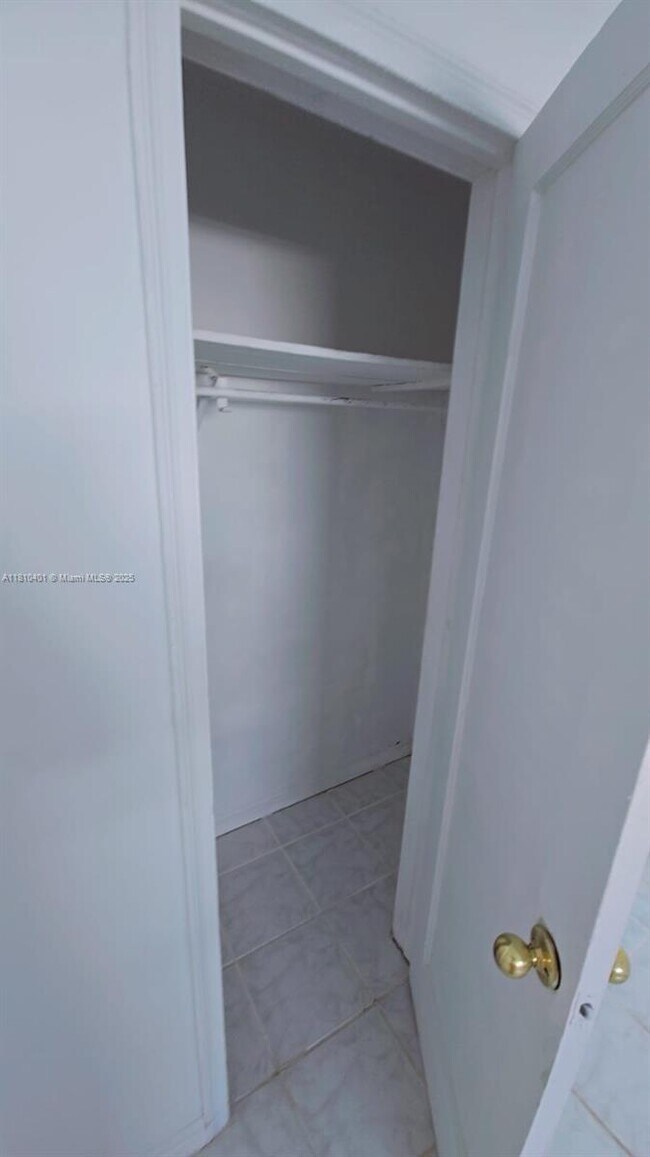 Foto del edificio - 1305 NE 146th St