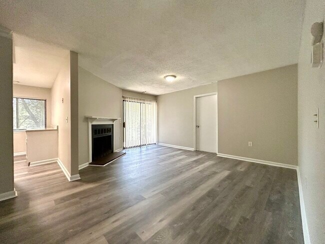 Foto del edificio - 4806 Spring Lake Dr