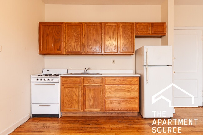 Building Photo - 1058 W George St