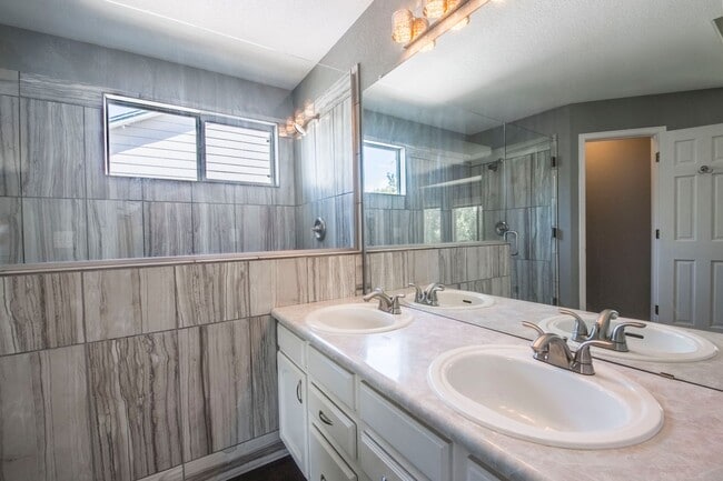 Foto del edificio - Immaculate 4B/3B in Superior - Available July 5th
