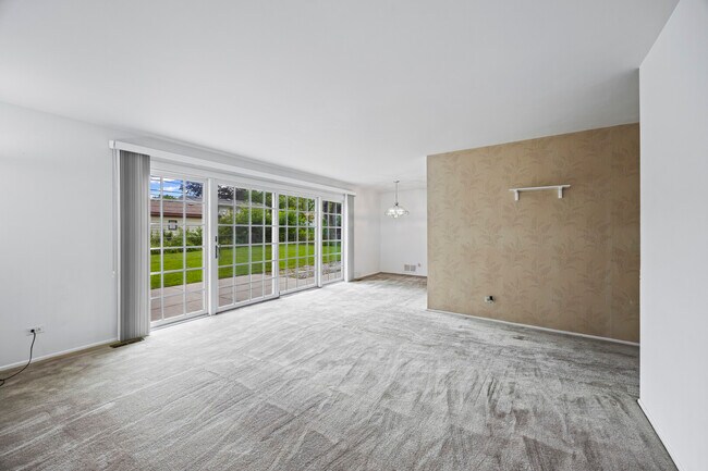 Foto del edificio - 21W256 Briarcliff Rd