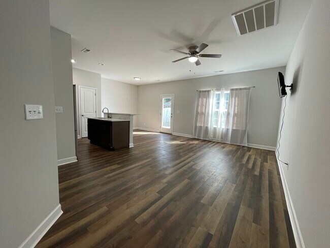 Building Photo - 621 Northway Dr