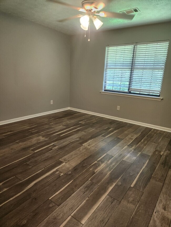 Building Photo - Tranquility and Space just 4 You!