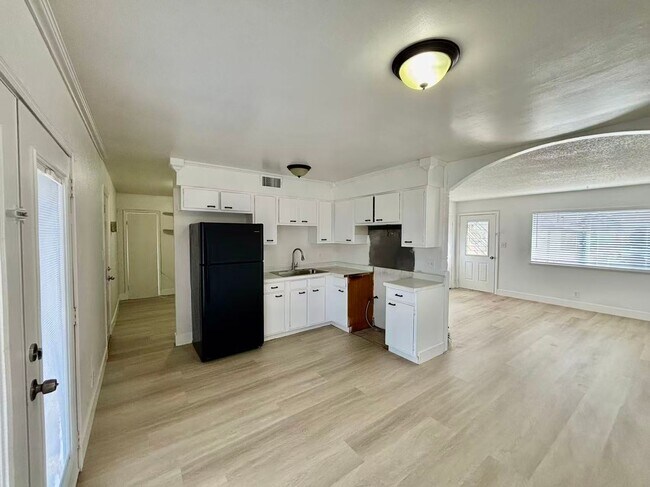 Foto del edificio - refreshed single-story home