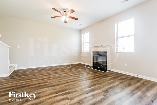 Building Photo - 2027 Massey Ln