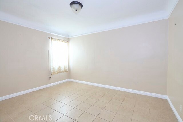 Building Photo - 942 E 89th St