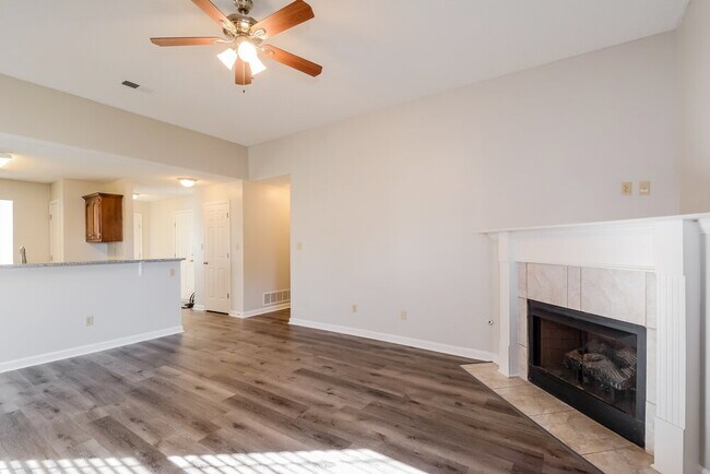 Foto del edificio - 8334 Regal Bend Dr
