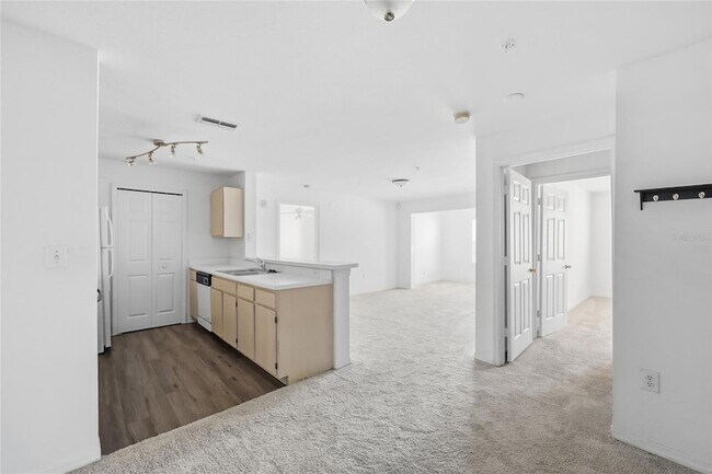 Building Photo - 5447 Vineland Rd