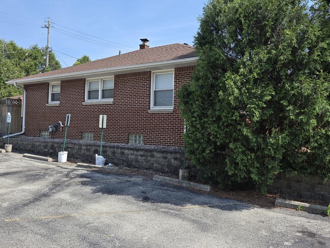 Building Photo - 2306 S 85th St