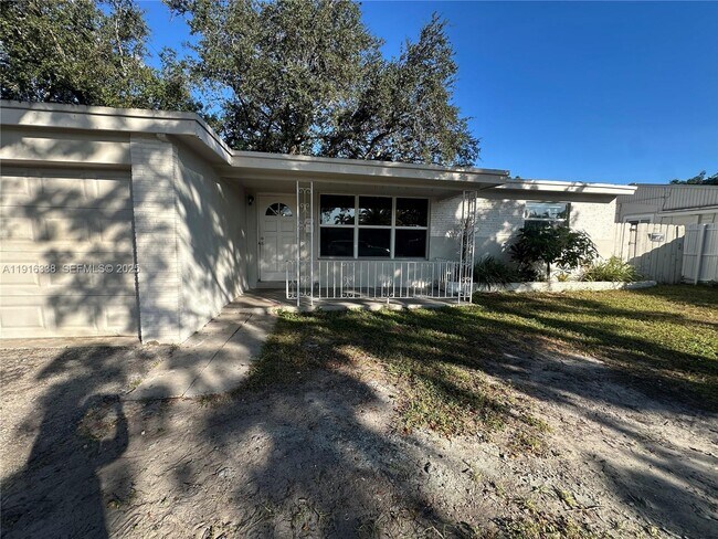 Building Photo - 2421 N 57th Terrace