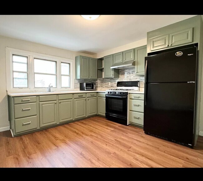 Building Photo - 223 Trenton St