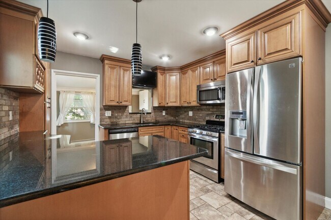 Foto del edificio - Single Family Home in Berwyn