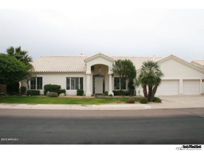 Building Photo - 5 BEDROOM HOME IN SCOTTSDALE WITH POOL A