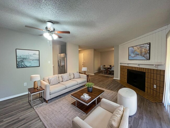 Photo - 1326 Holland Park Blvd Apartment