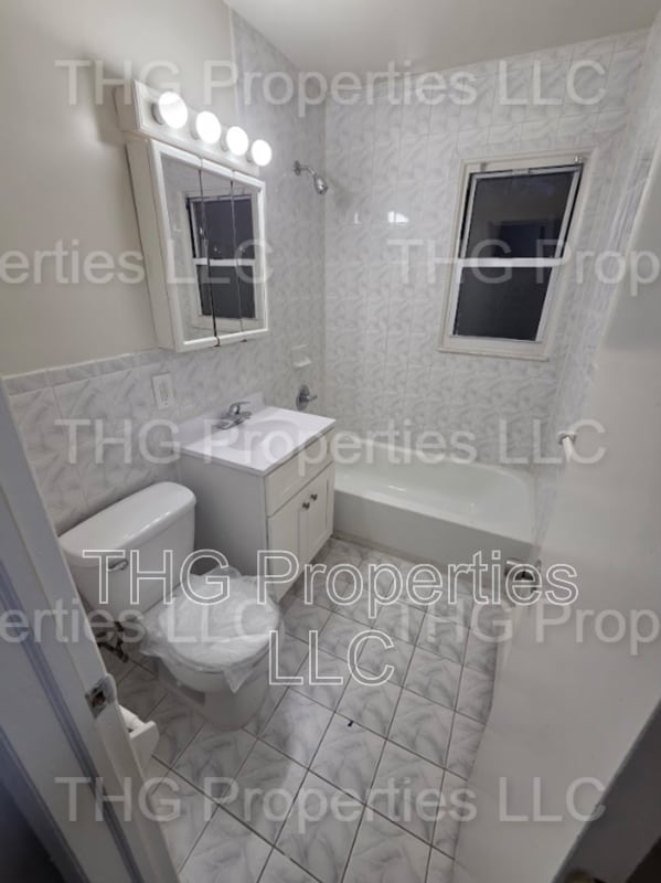 Building Photo - 405 Franklin Turnpike