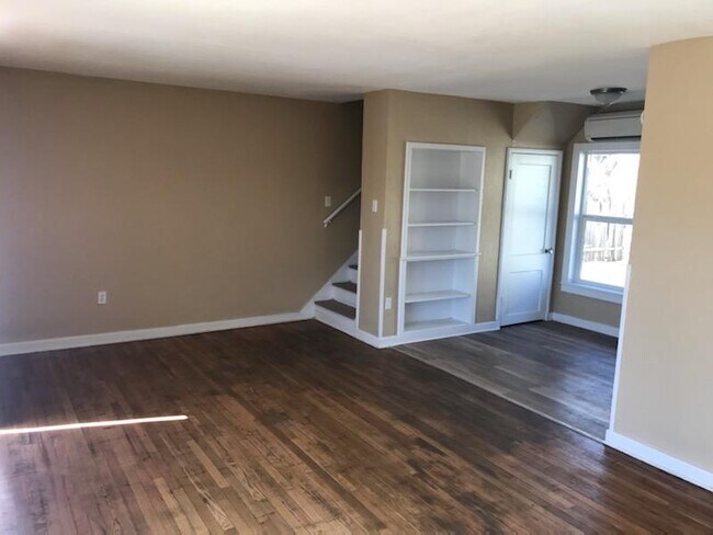 Building Photo - 708 W Stephens Dr