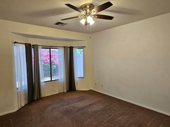 Building Photo - Great 1670 sq ft 4 bd 2 bathroom home in litchfield