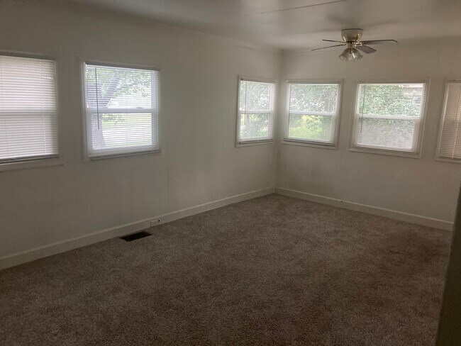 Foto del edificio - 1111 W Clark St