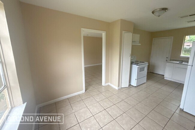 Foto del edificio - 9117 Oak Knoll Ln
