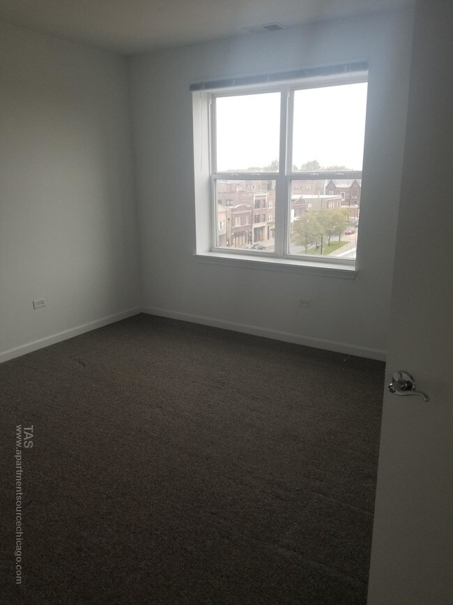 Foto del edificio - 1544 W Glenlake Ave