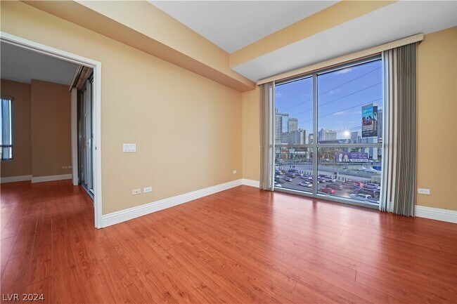 Foto del edificio - 200 W Sahara Ave