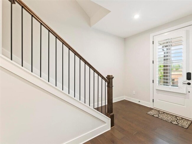 Foto del edificio - 355 Chiswick Cir
